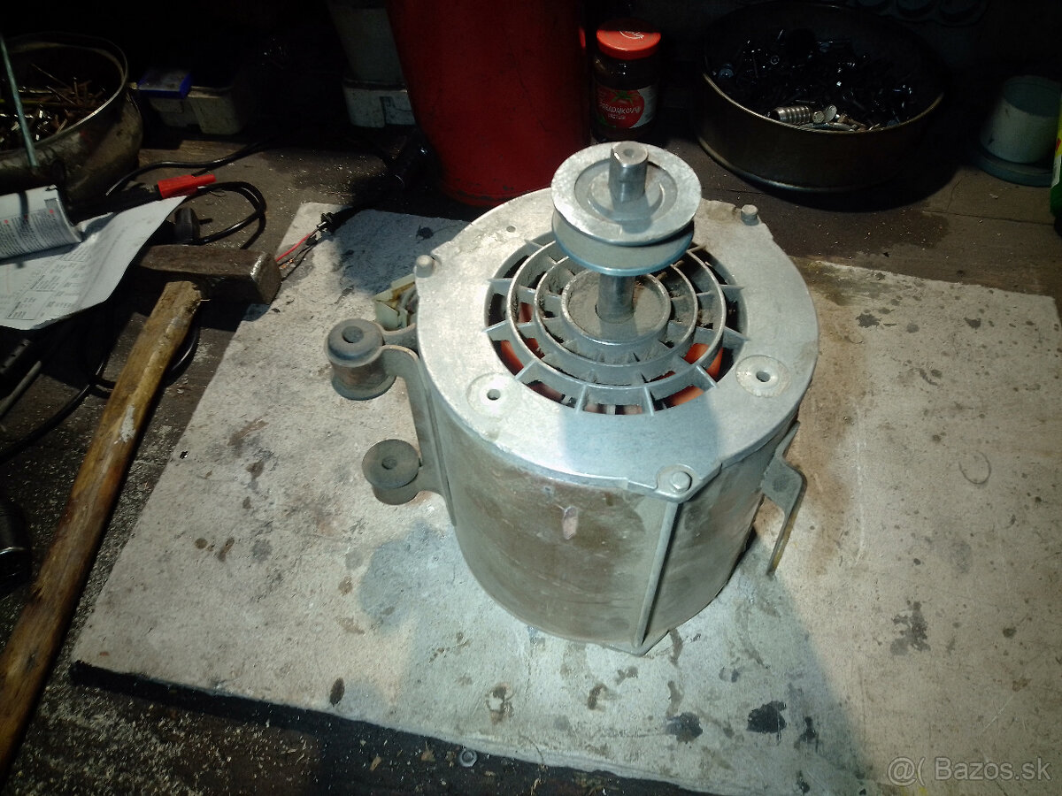 Silný jednofázový elektromotor 750W - 2