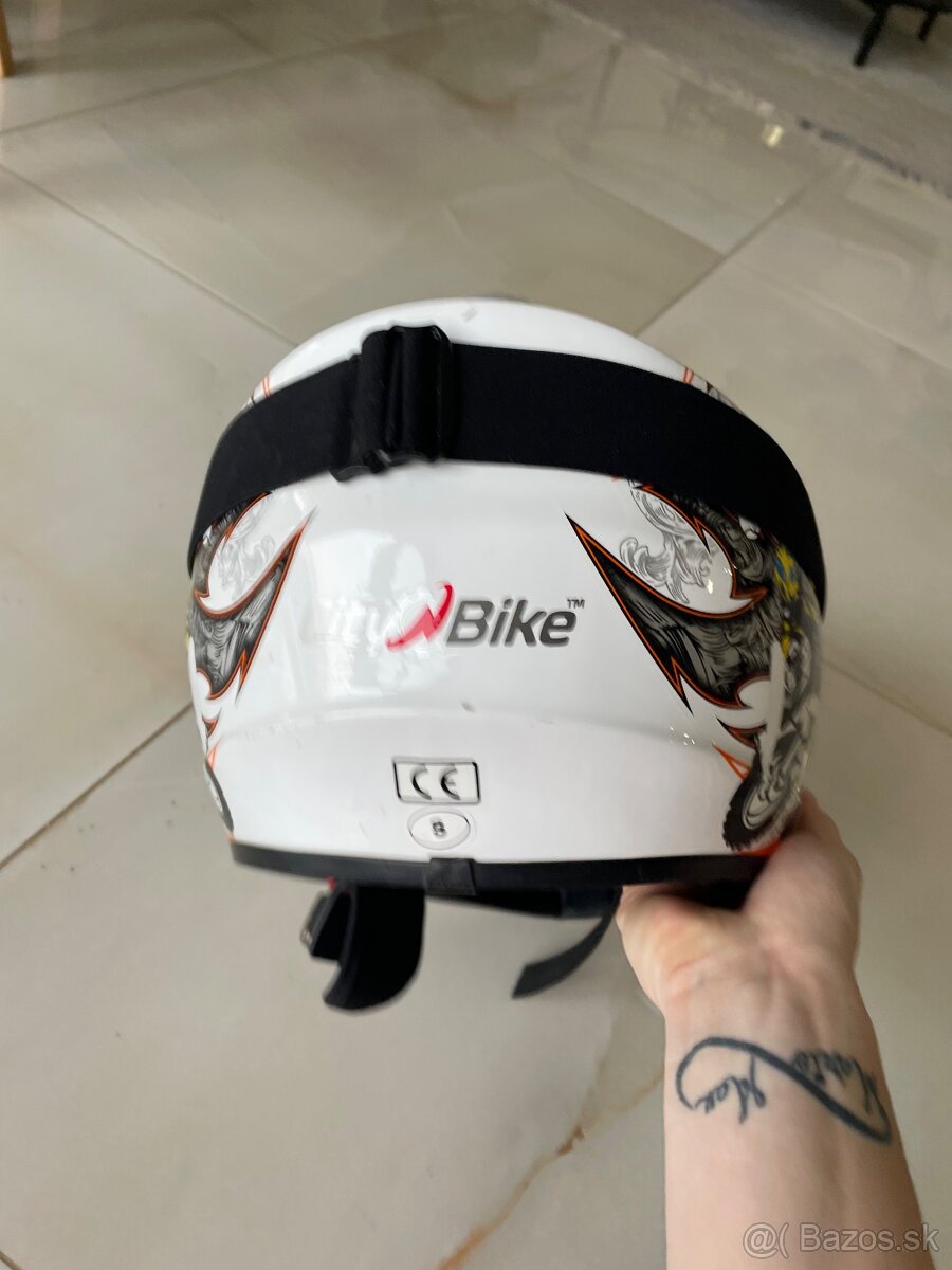 Prilba +okuliare - 2