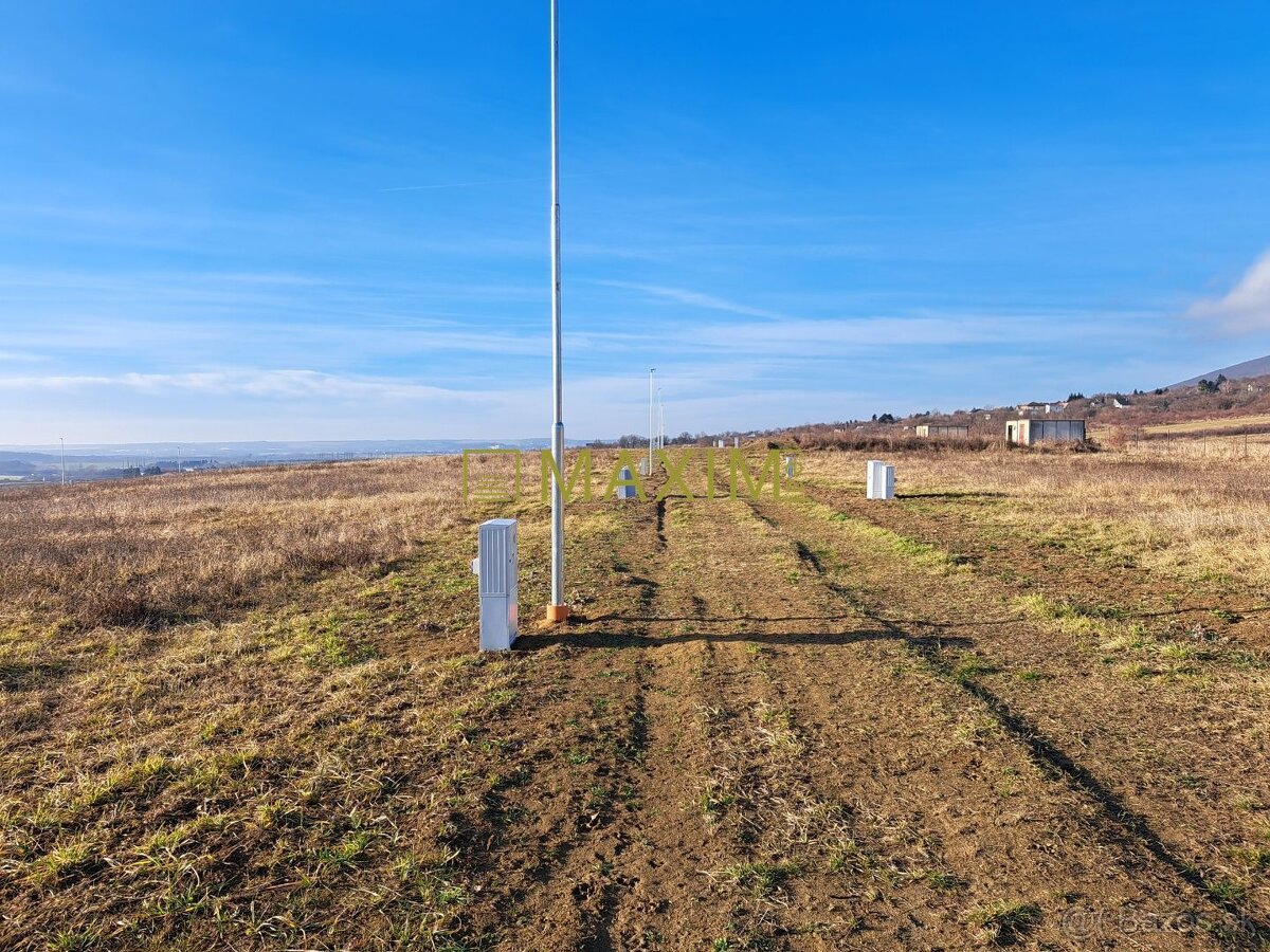 Stavebný pozemok 720 m2 v Štitároch - 2