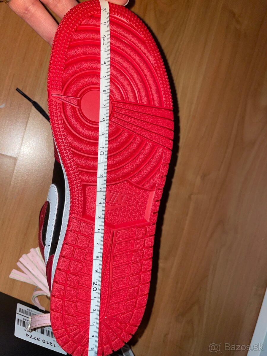 Nenosené tenisky Nike Jordan - 2