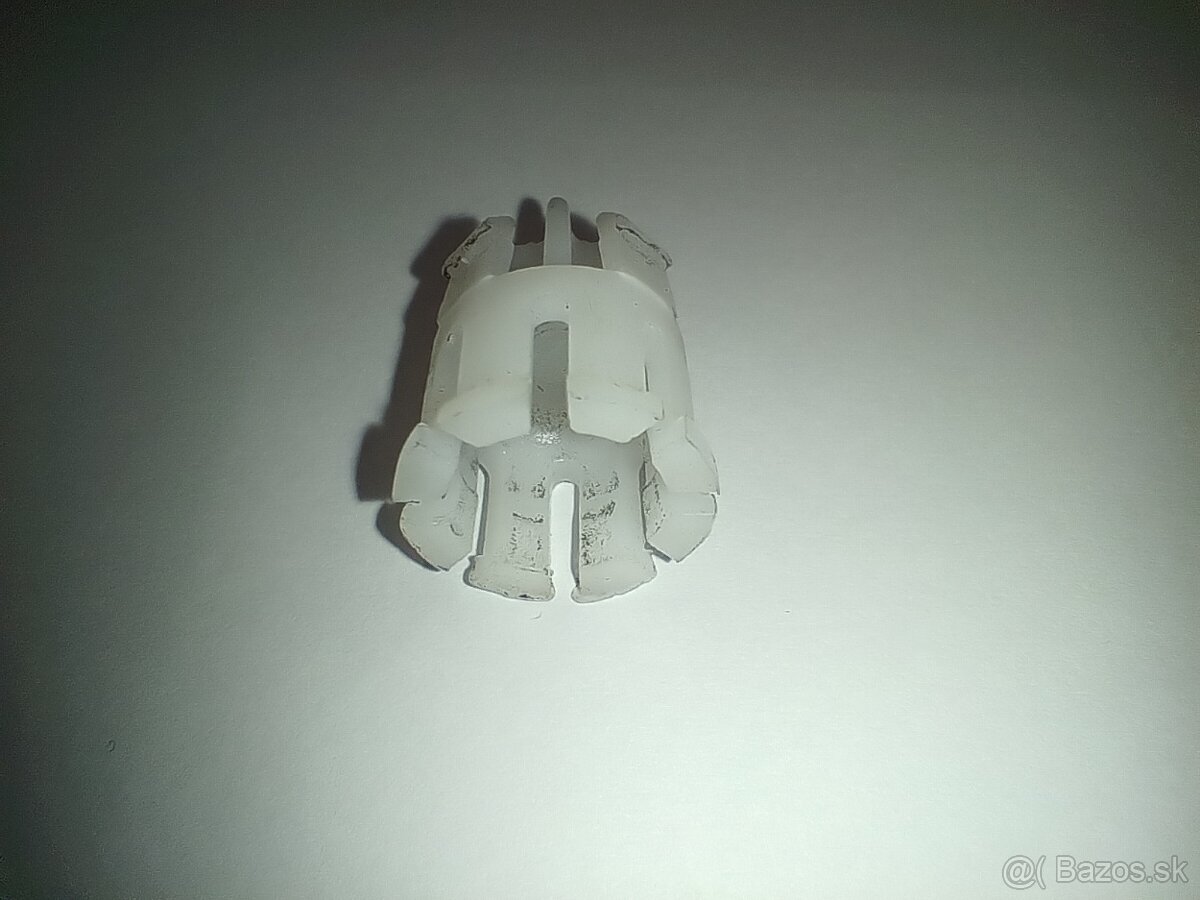 Renault. Puzdro spojkoveho pedala. - 2