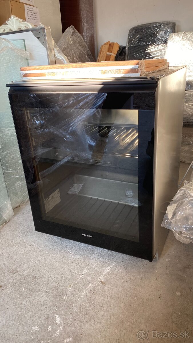 Prémiová vinotéka z nehrdzavejúcej ocele - Miele KWT 4154 UG - 2
