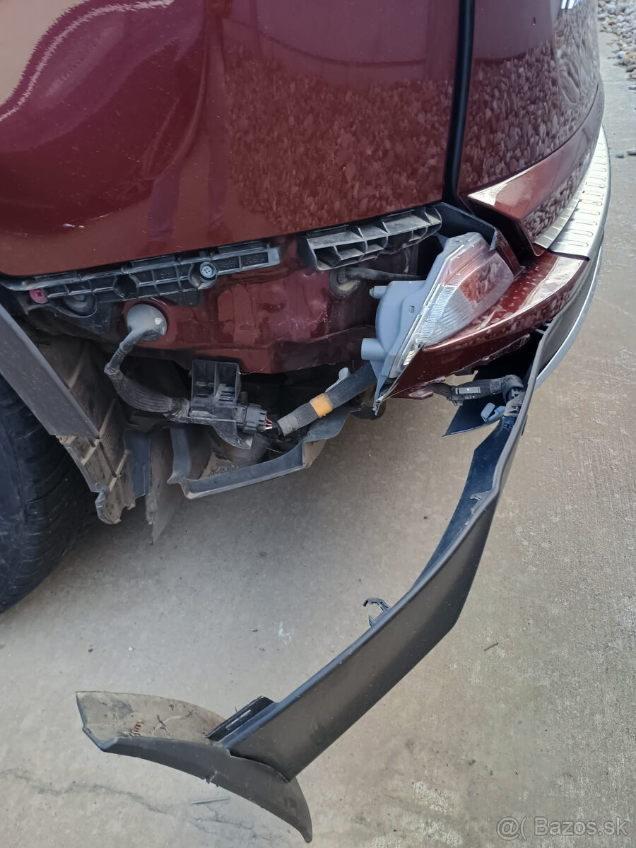 Predám havarovanú Toyotu Rav 4 hybrid 2017