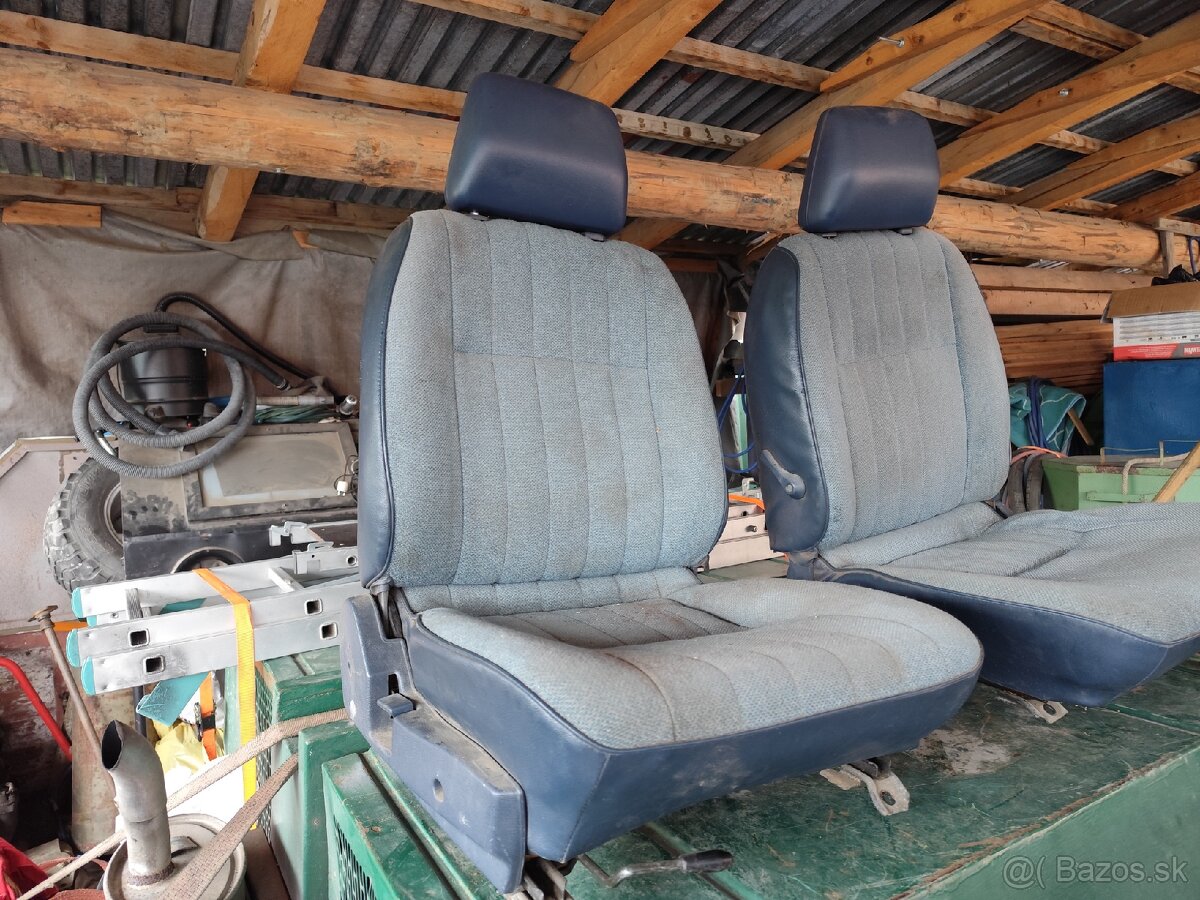 Sedačky Nissan WD21, D21 - 2