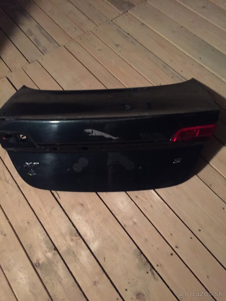 Kapota Jaguár XF - 2