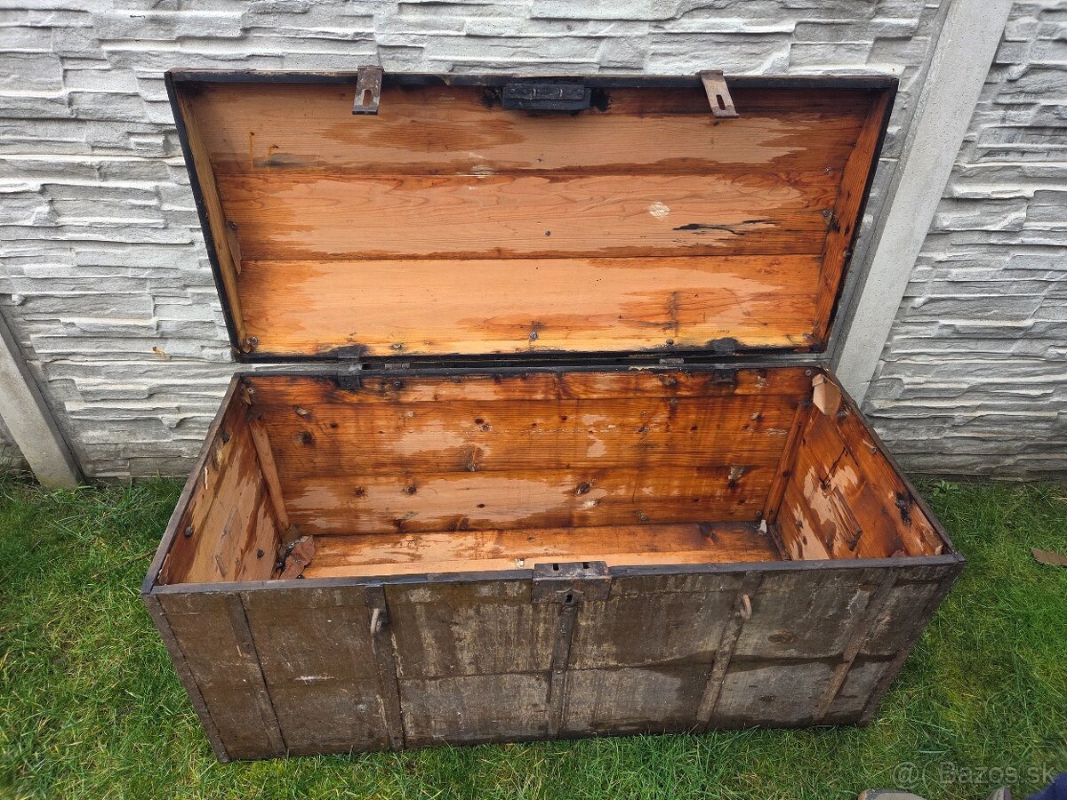 Stará drervená truhlica - 2