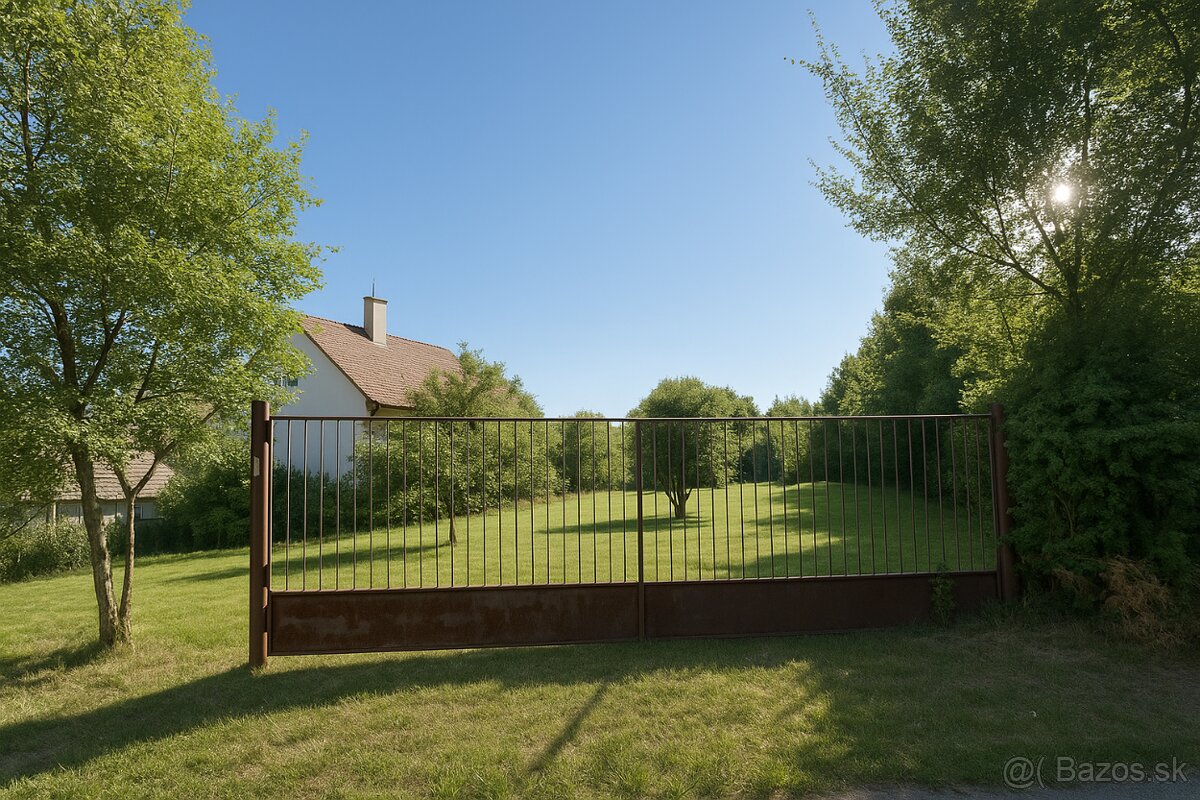 Stavebný prevažne rovinatý pozemok v obci Slanec - 2