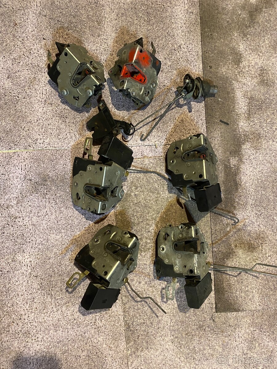 Bmw e36 zámok dverí - 2