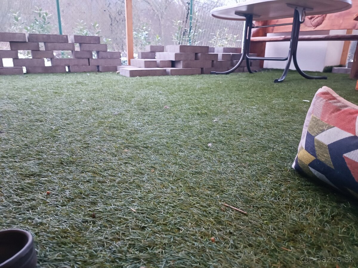Exteriérový trávový koberec - 2