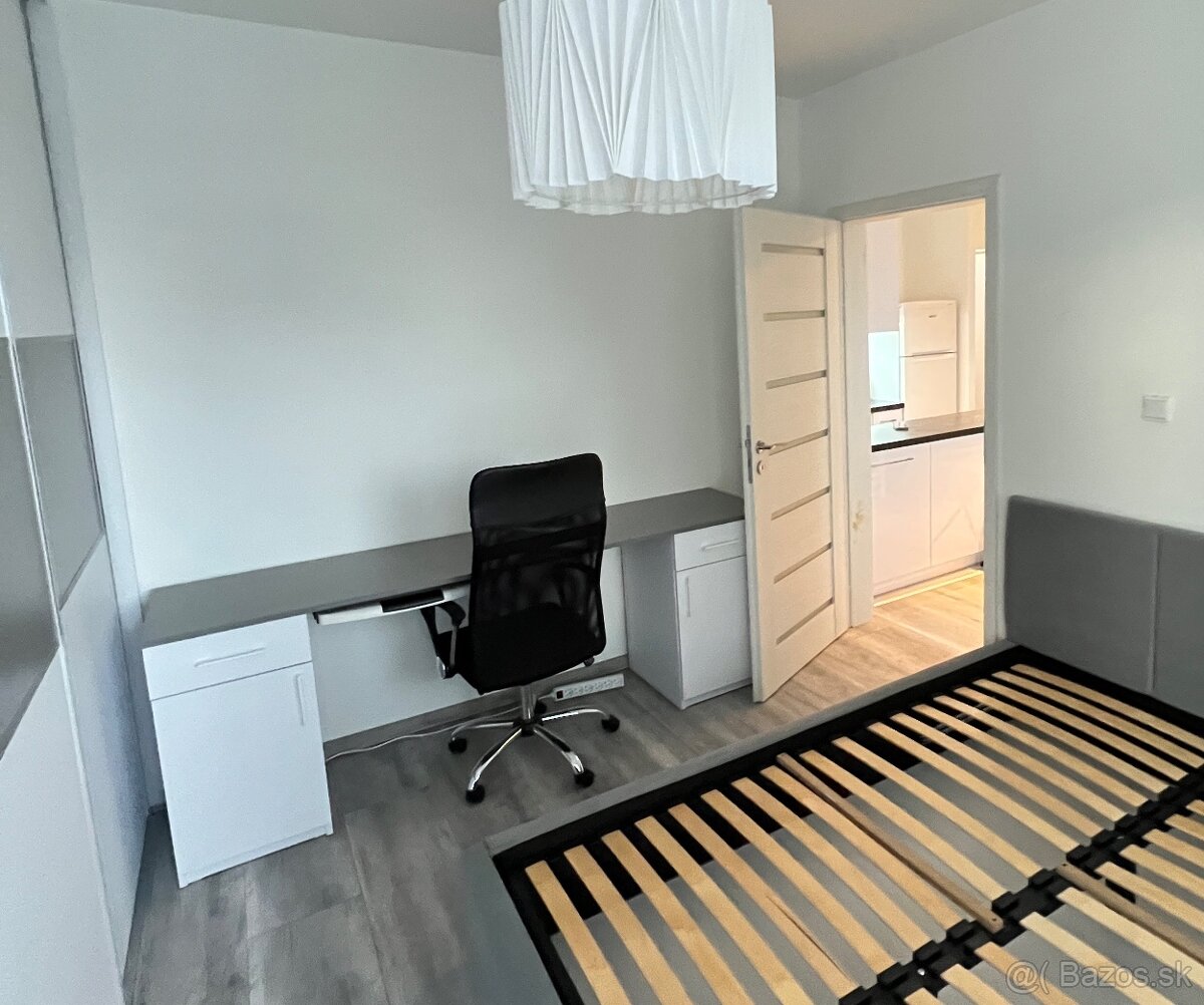 Kancelársky stôl - 2