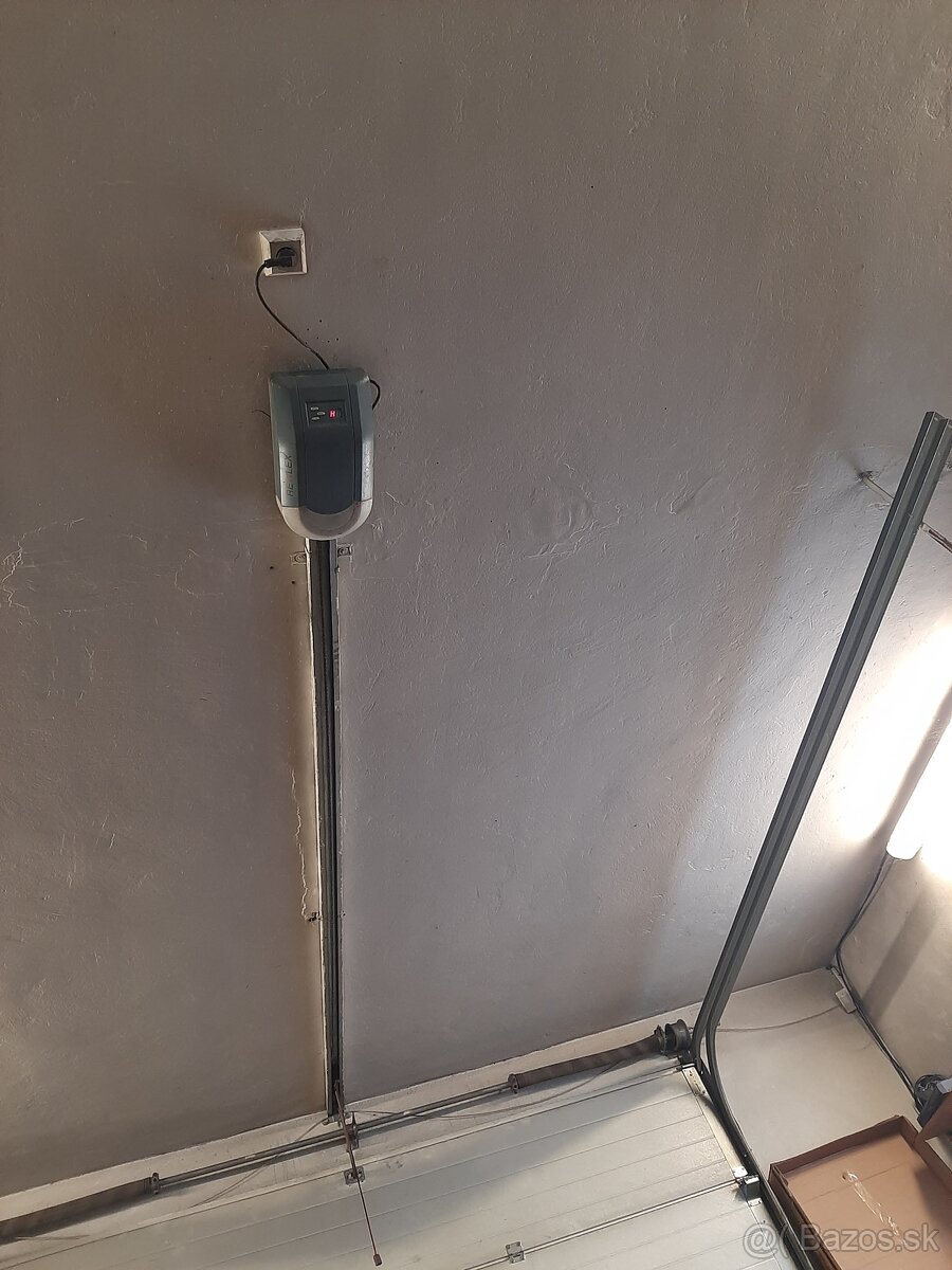 Garazova brana 310x250 orech - 2