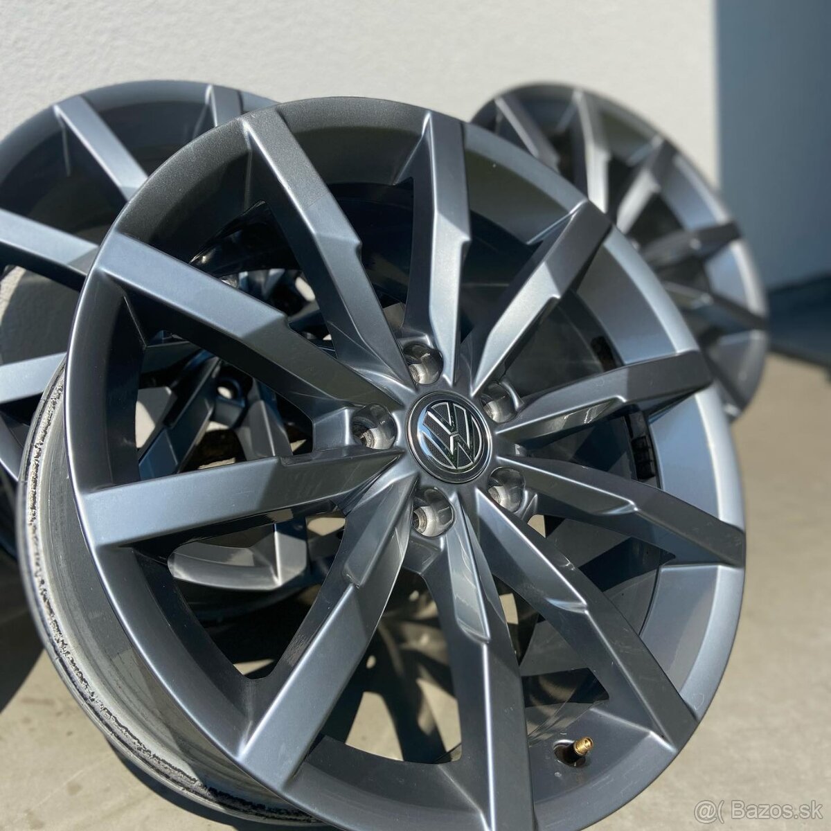 4x Volkswagen Monterrey 235/45 R18 - 2