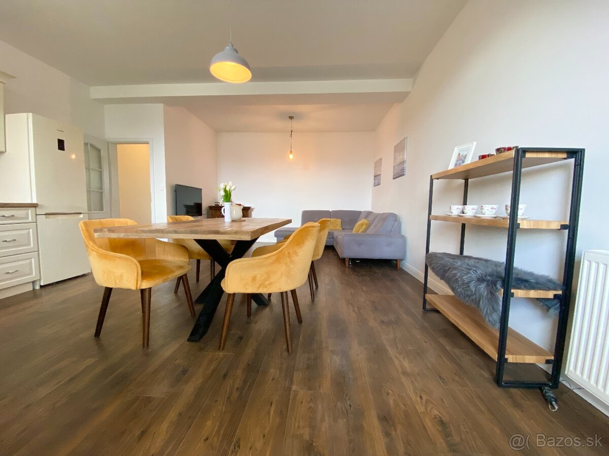 3 i tehlový veľkom. byt, dvorom, 2 park.miesta - 2