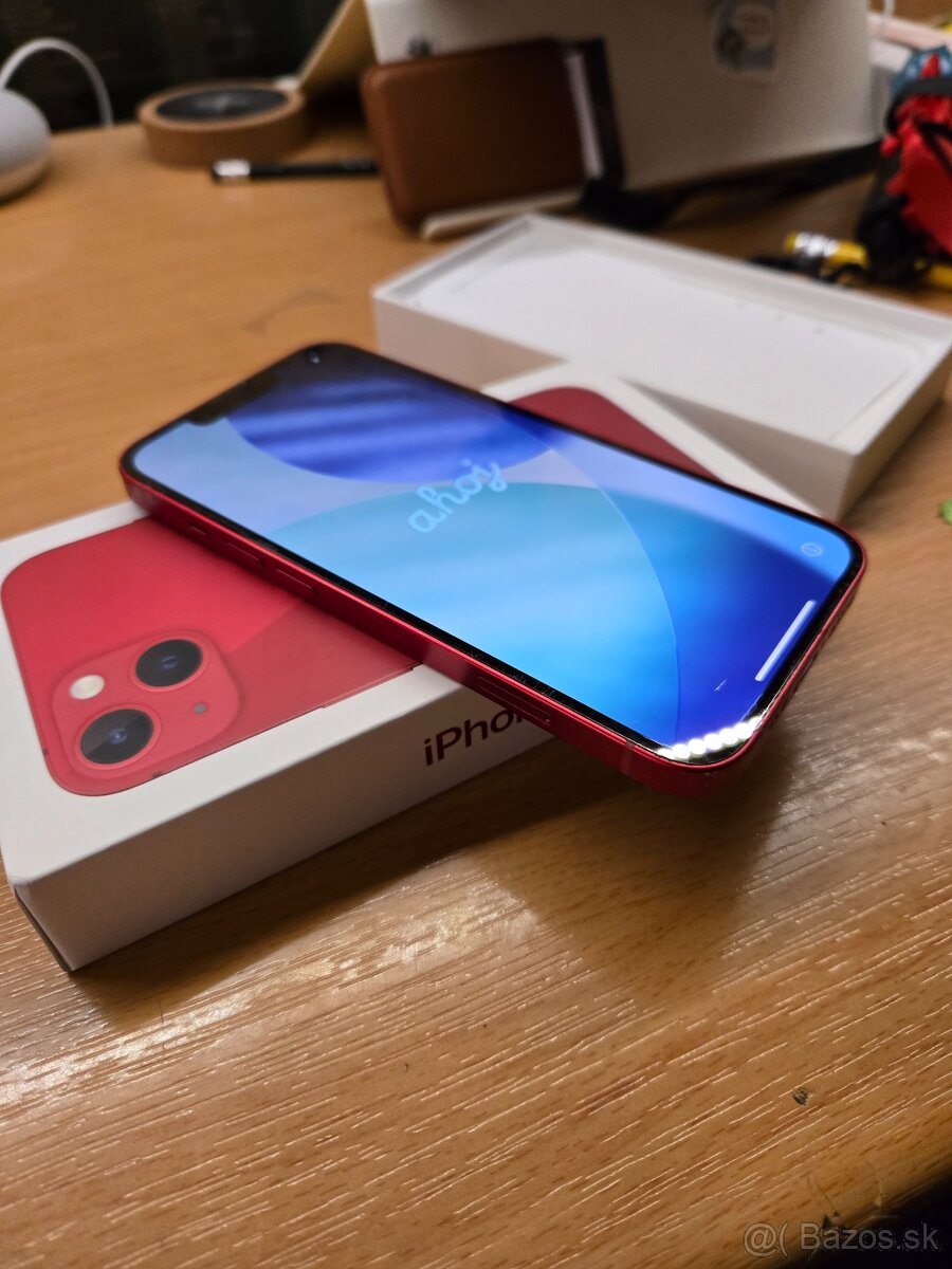 Predam iPhone 13 128 GB Product RED a Apple Watch SE 2.gen - 2