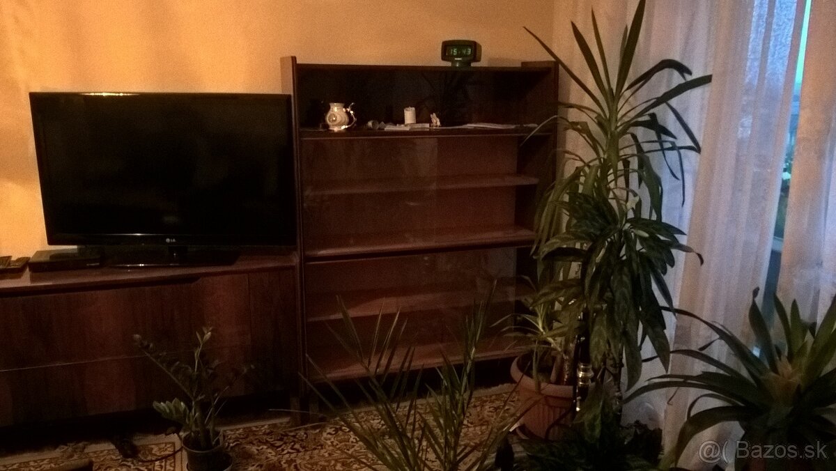 DARUJEM ZA ODVOZ RETRO OBYVACIU STENU - 2