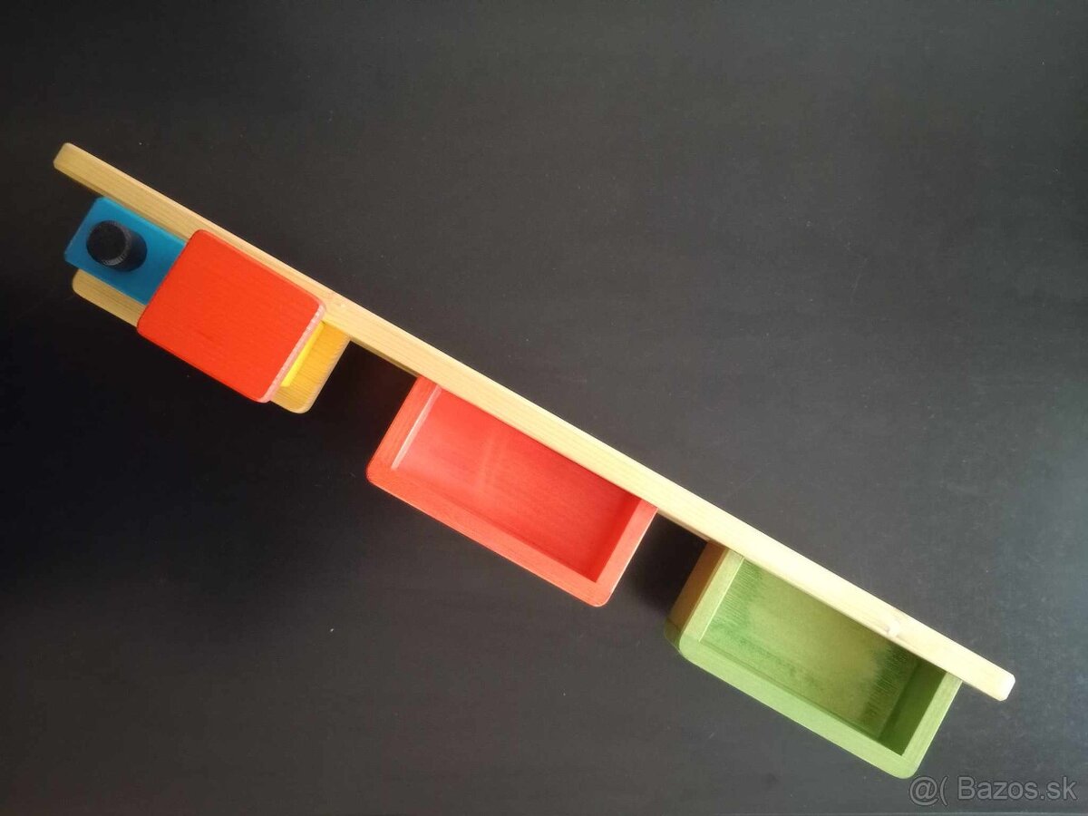 Drevený vešiak Vláčik - 2