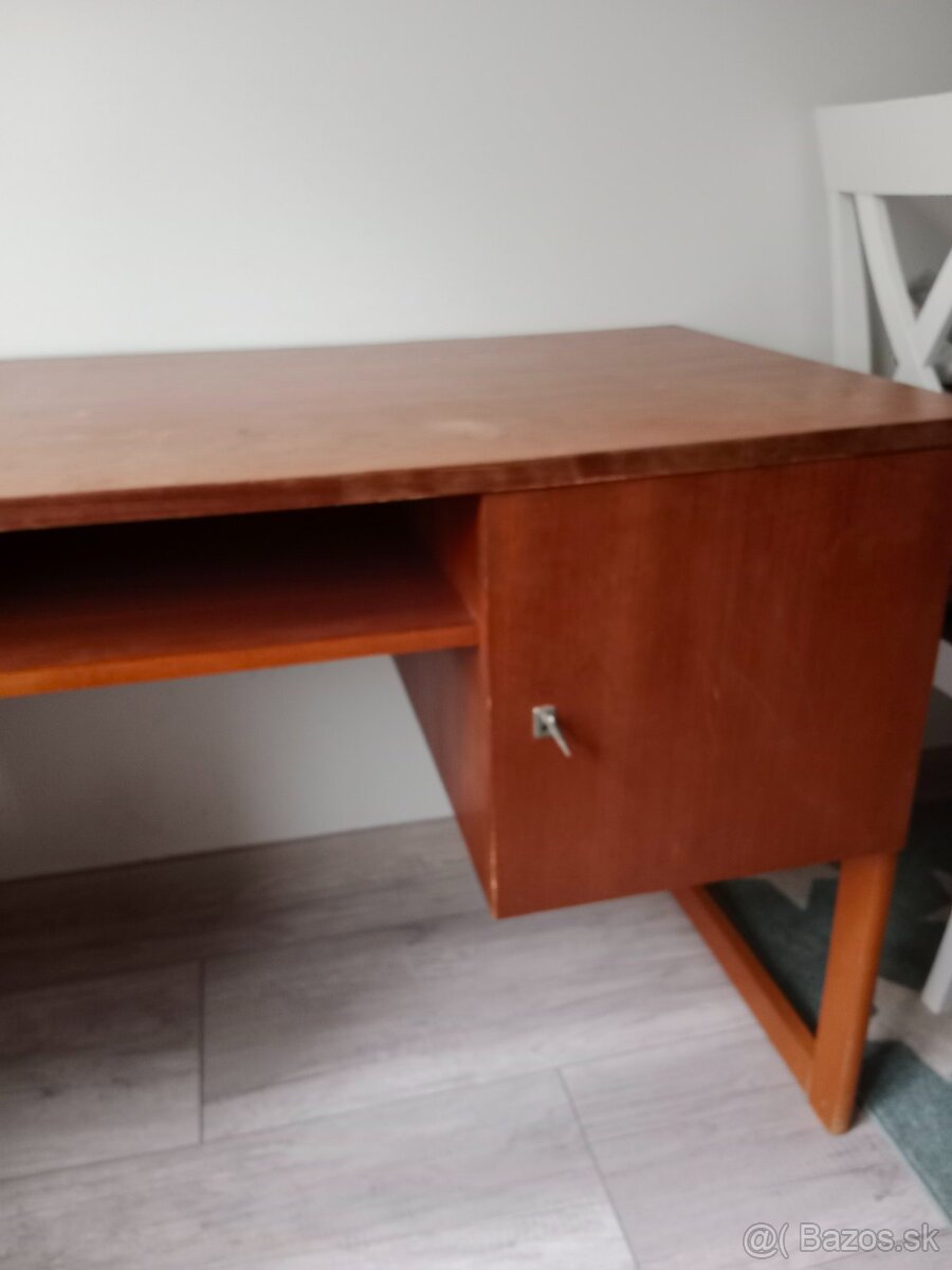 Písací stôl, matrace - 2
