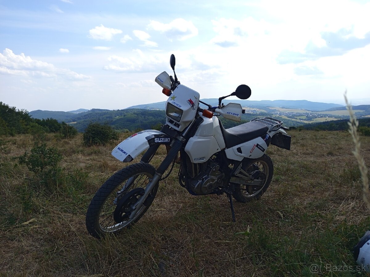 Suzuki dr 650 STK 2029 - 2