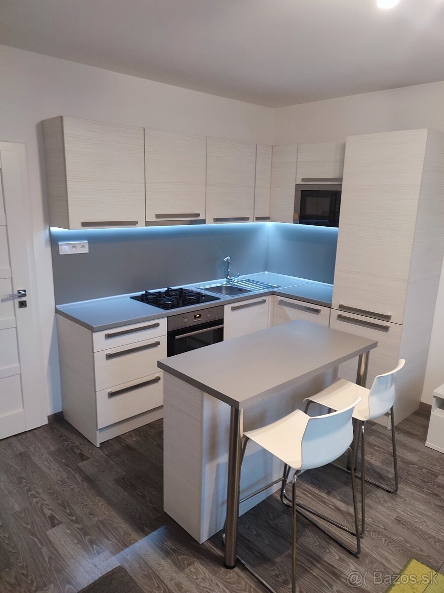 Na prenájom: dvojgarzónka v Komárne – ulica Generála Klapku - 2