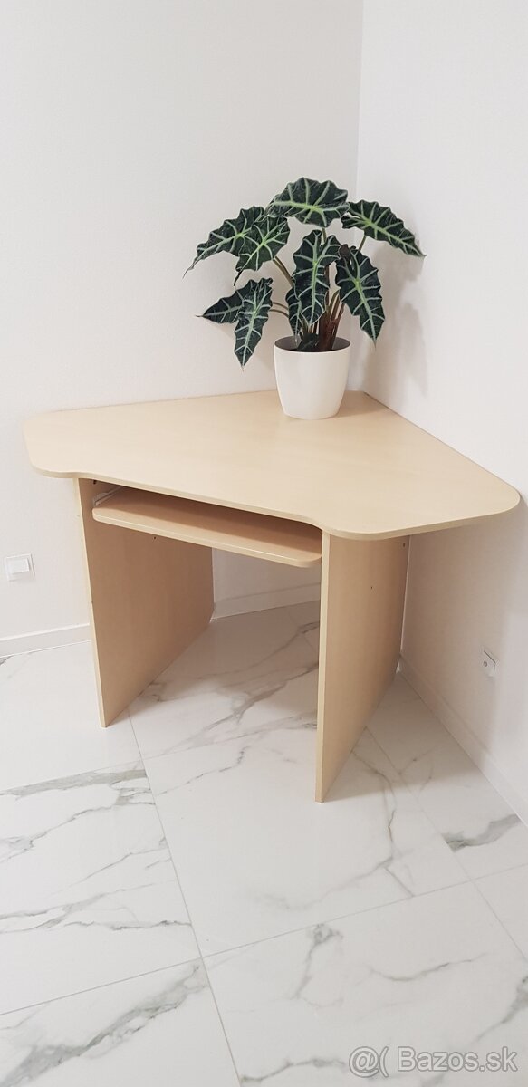 Rohový Pc stôl. - 2