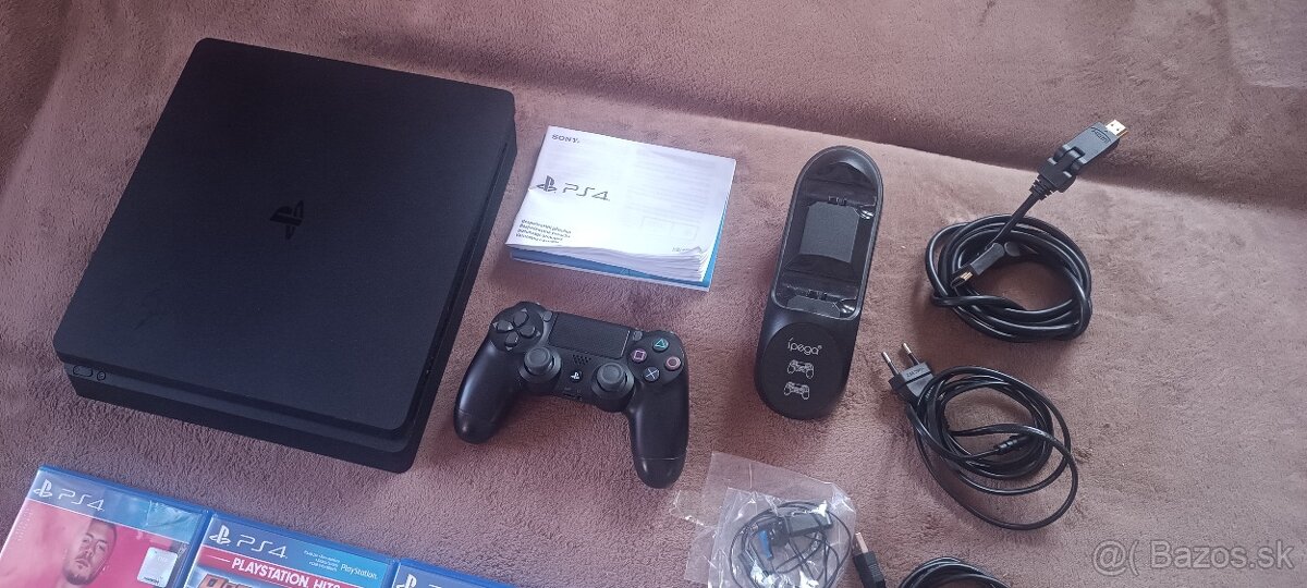 Ps4 slim s hrami - 2