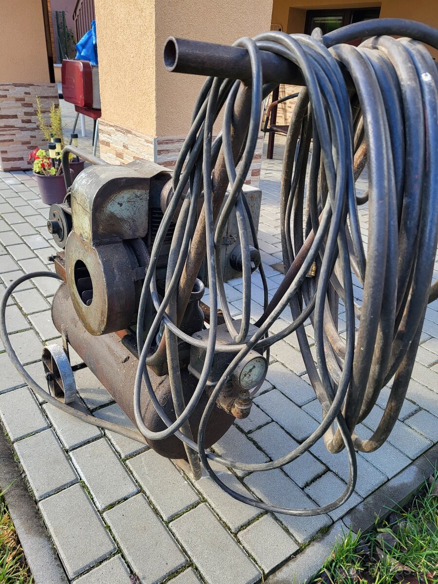 Elektrický vyduchový kompresor. - 2