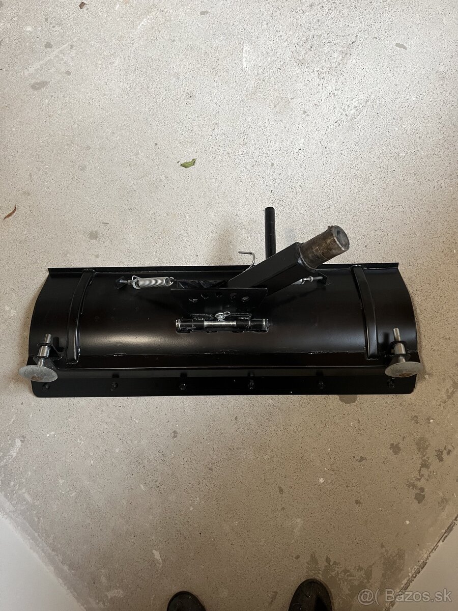 Agzat malotraktor Radlica R-1000 na sneh - 2