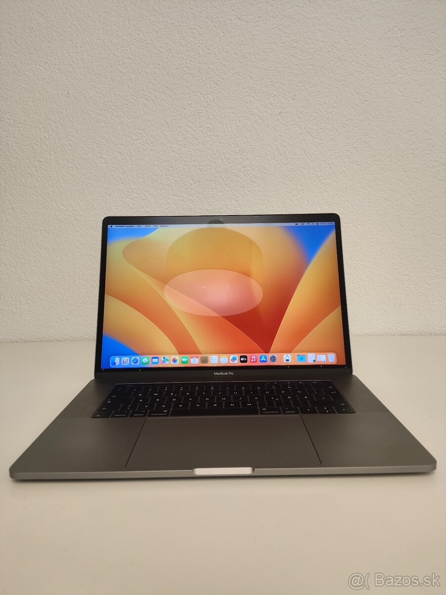 MacBook Pro 15 2017 | i7 • 16GB • 256GB SSD - 2