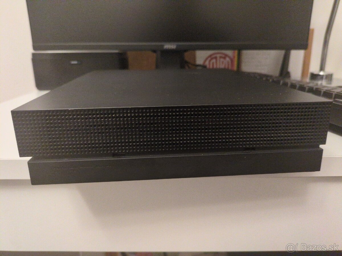 Xbox one x 1tb - 2