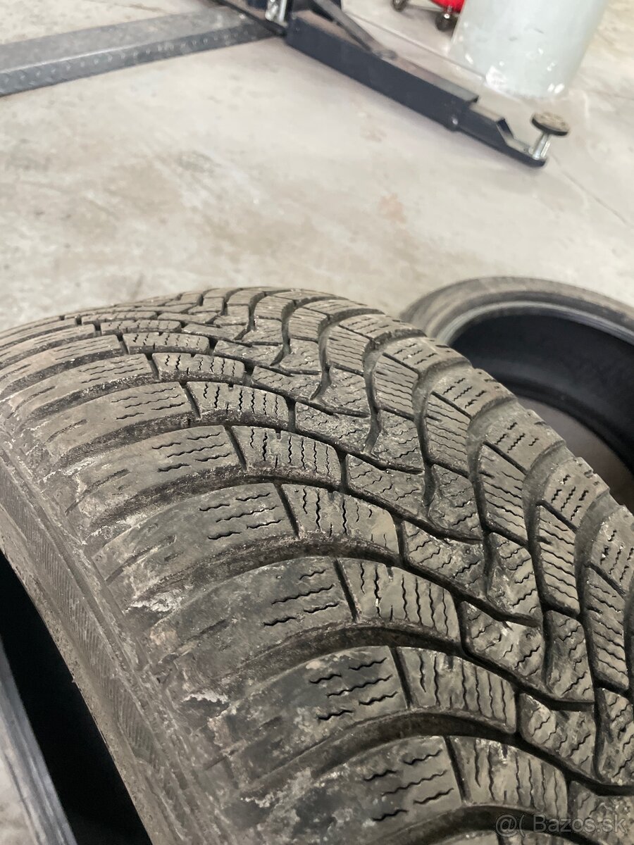 245/45 r19 zimné - 2