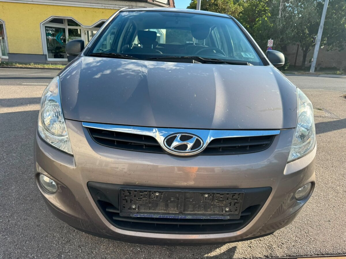 HYUNDAI I20 BENZIN ROK 2012 KLÍMA - 2