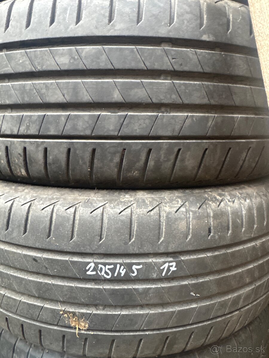 205/45 R17 - 2