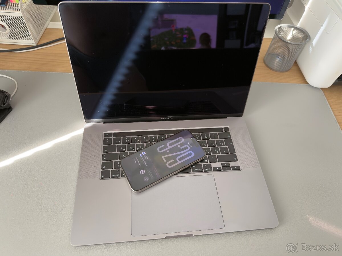 iPhone 16 Pro Max 256 GB + MacBook Pro 16″ za 1 599 € - 2