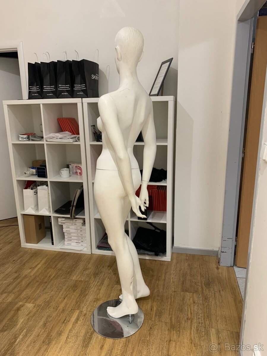 Dámska Figurína - 2