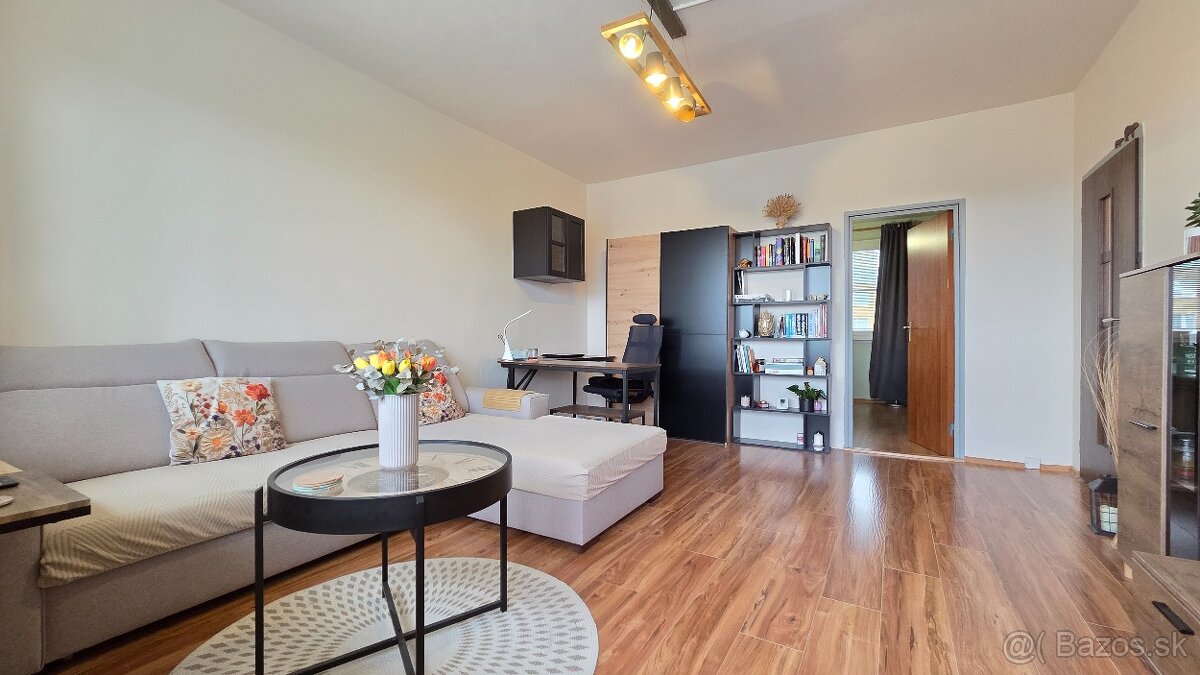 NA PREDAJ SLNEČNÝ 3-IZBOVÝ BYT - JURKOVIČOVA, PREŠOV - 2