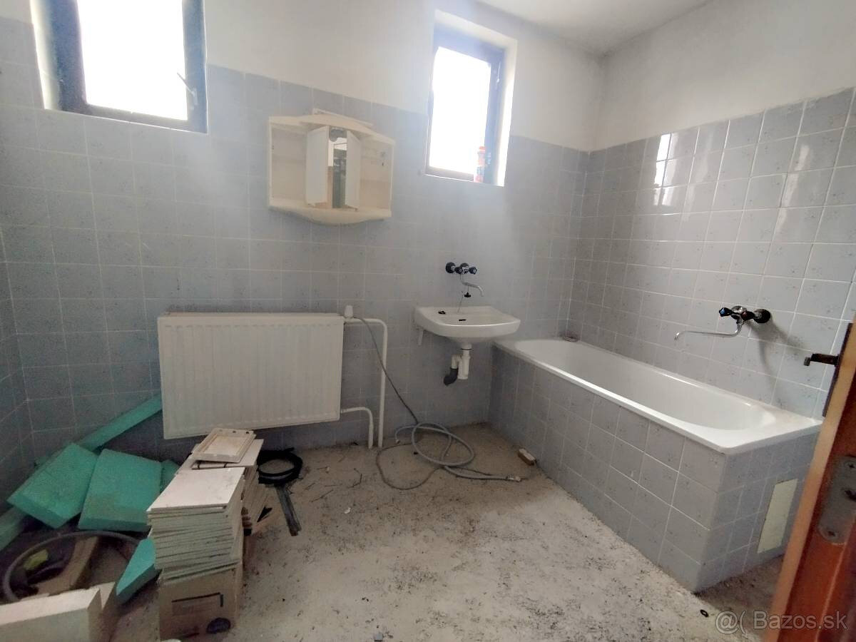 Rodinný dom na predaj – Snina, Sídlisko Brehy - 2