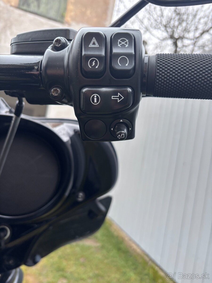 Harley Davidson FLHXS - 2