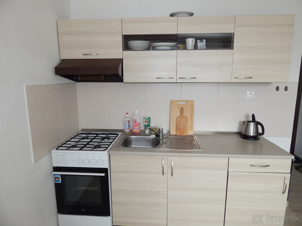 SPEKTRUM REALITY- Na PRENÁJOM komplet rekonštruovaný 1-izbov - 2