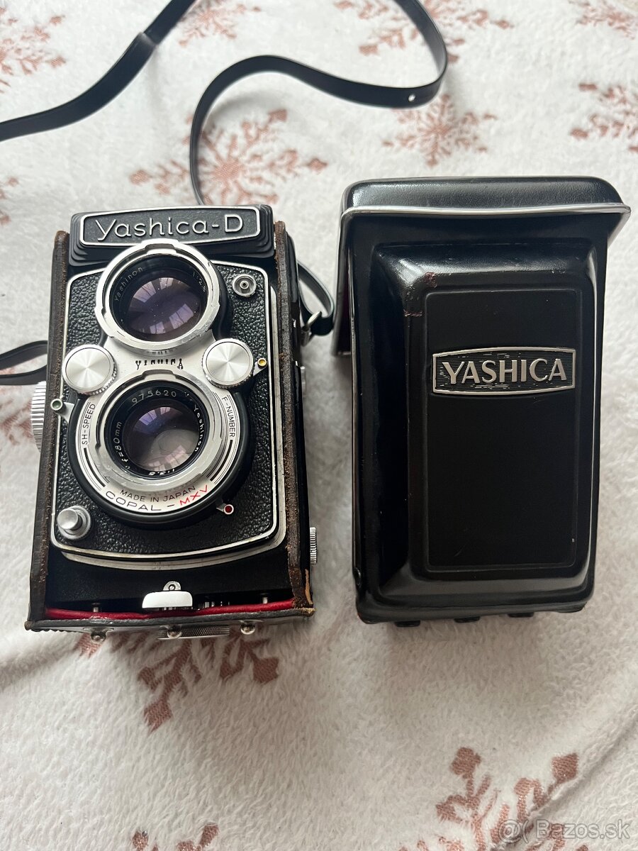 Yashica D - 2