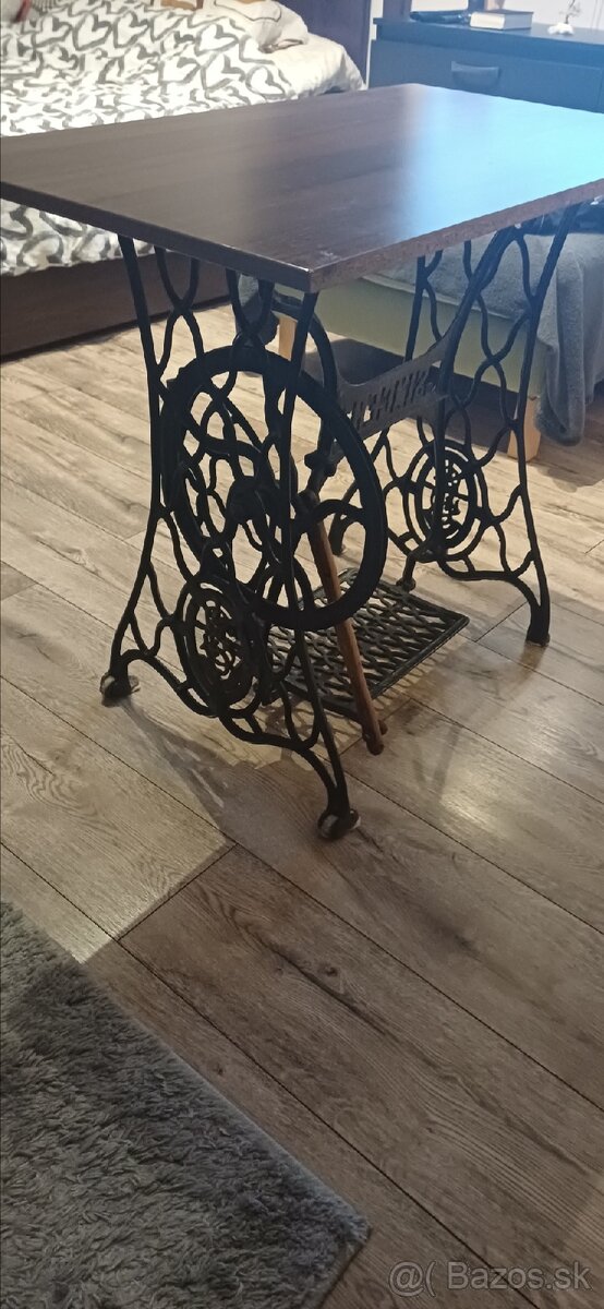 SINGER-podstavec zo šijacieho stroja - 2