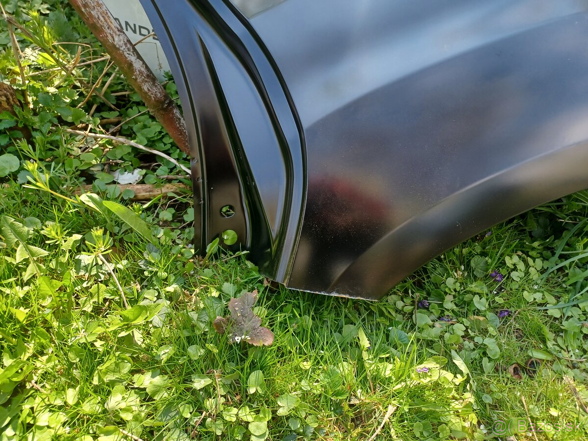 Dacia duster zadný blatník - 2