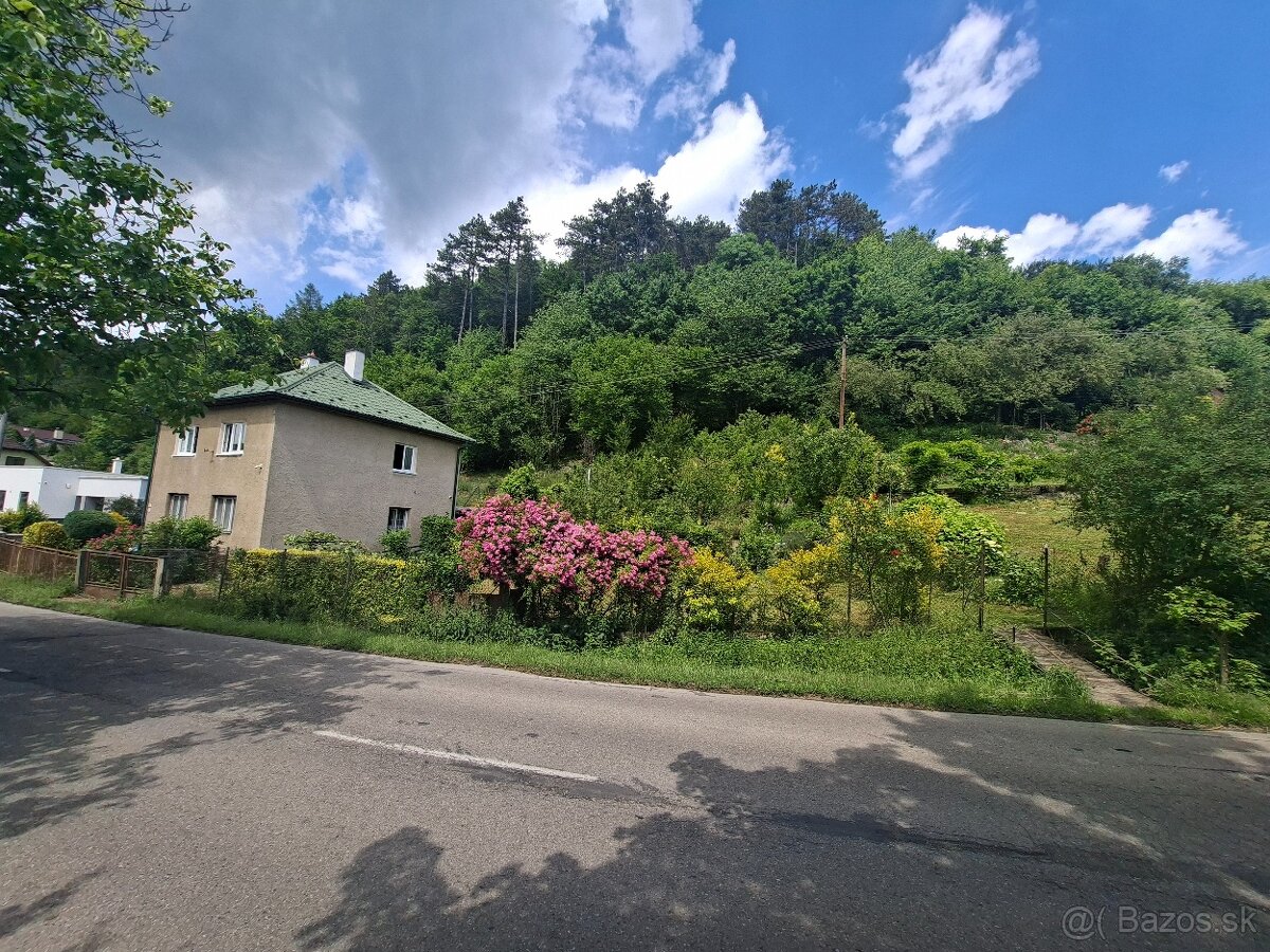 Rodinný dom Trenč. Teplice - Baračka, 1303 m2 - 2