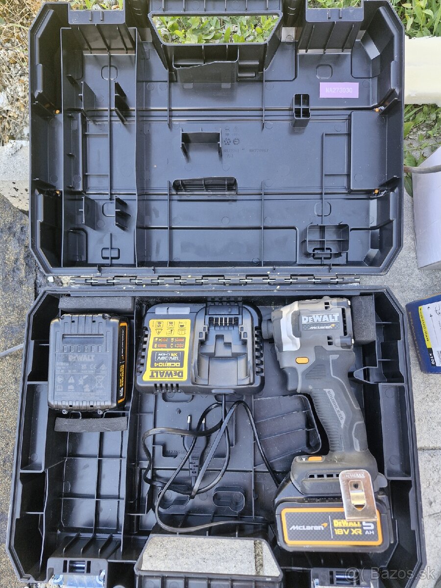 Razovy utahovak Dewalt - 2
