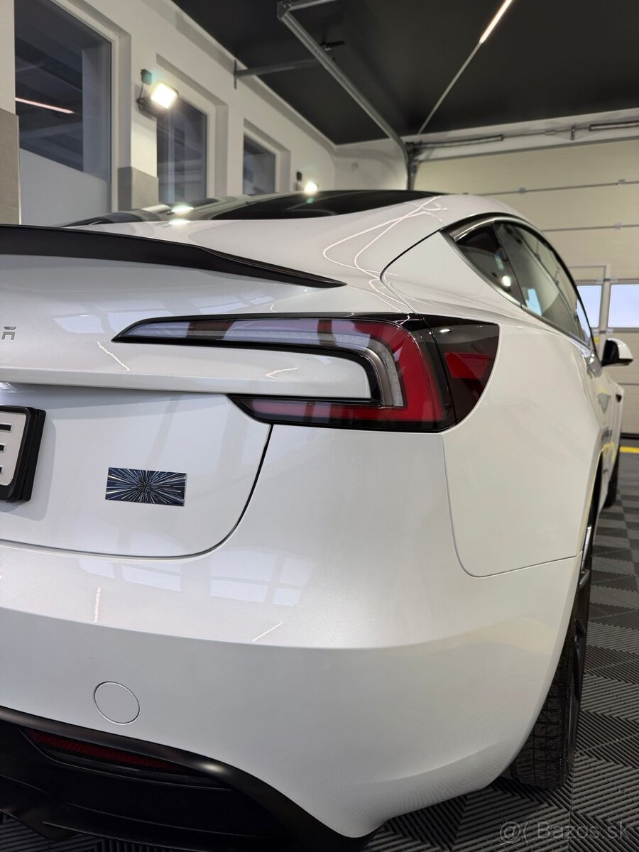 Tesla 3 Highlight performance 0-100km/h 3.1s - 2