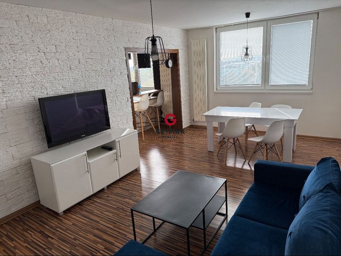 Na predaj: Priestranný 3izbový byt na predaj- Východ - 2