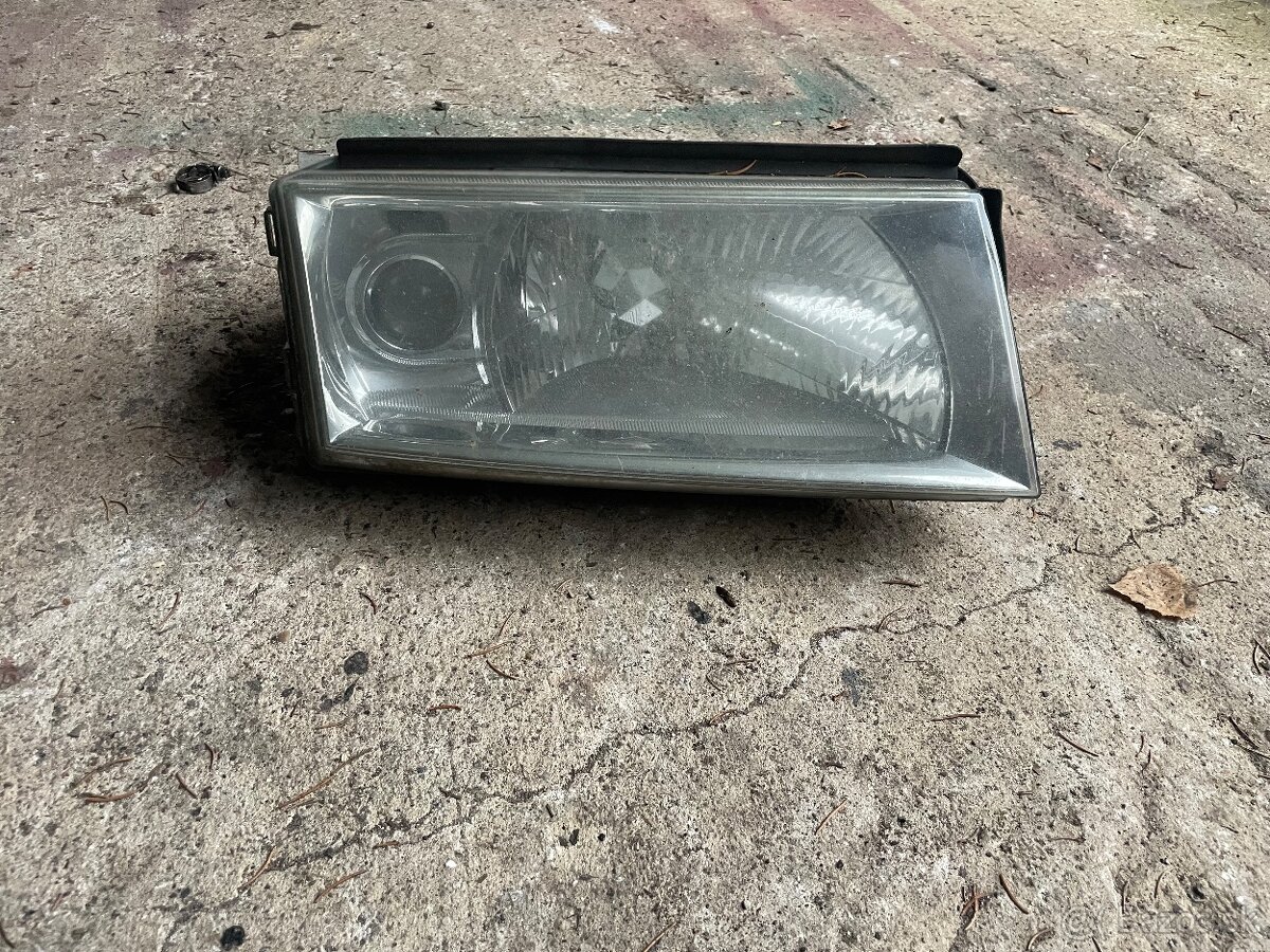 Predné práve svetlo octavia 1 facelift - 2