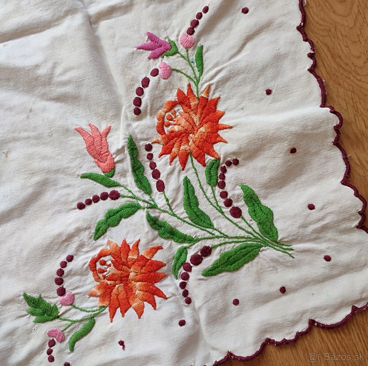 Vyšívaný obrus - 2