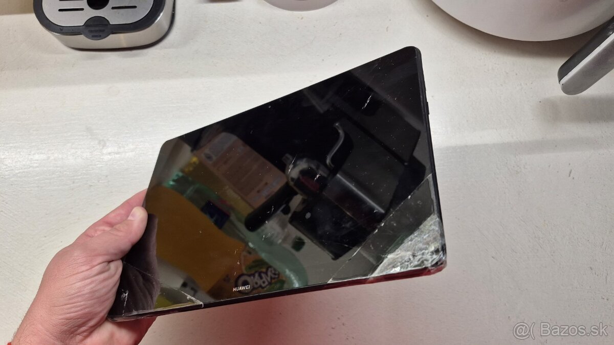 Rozbitý Huawei MediaPad T5 10palcový - 2