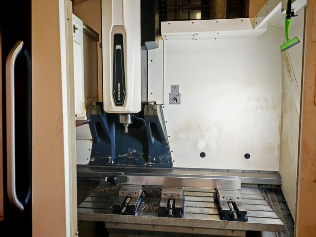 Obráběcí centrum vertikální CMX 1100 V - 2