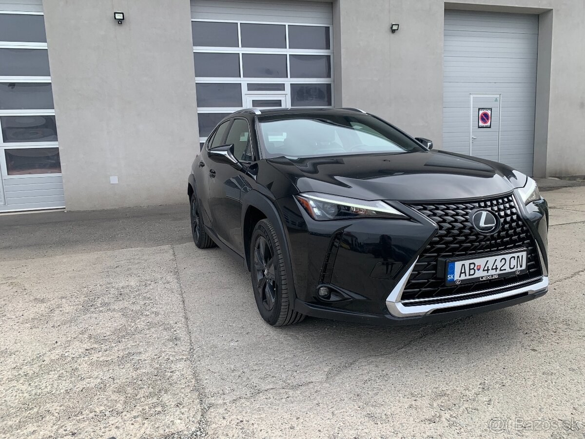 Predám Lexus UX 250h - 2
